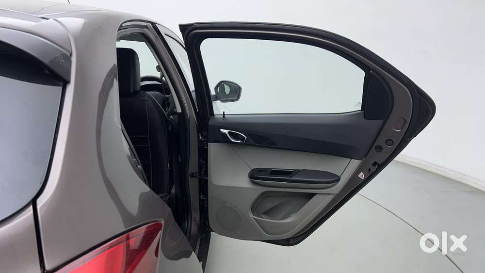 Tata Tiago Xza, 2018, Petrol