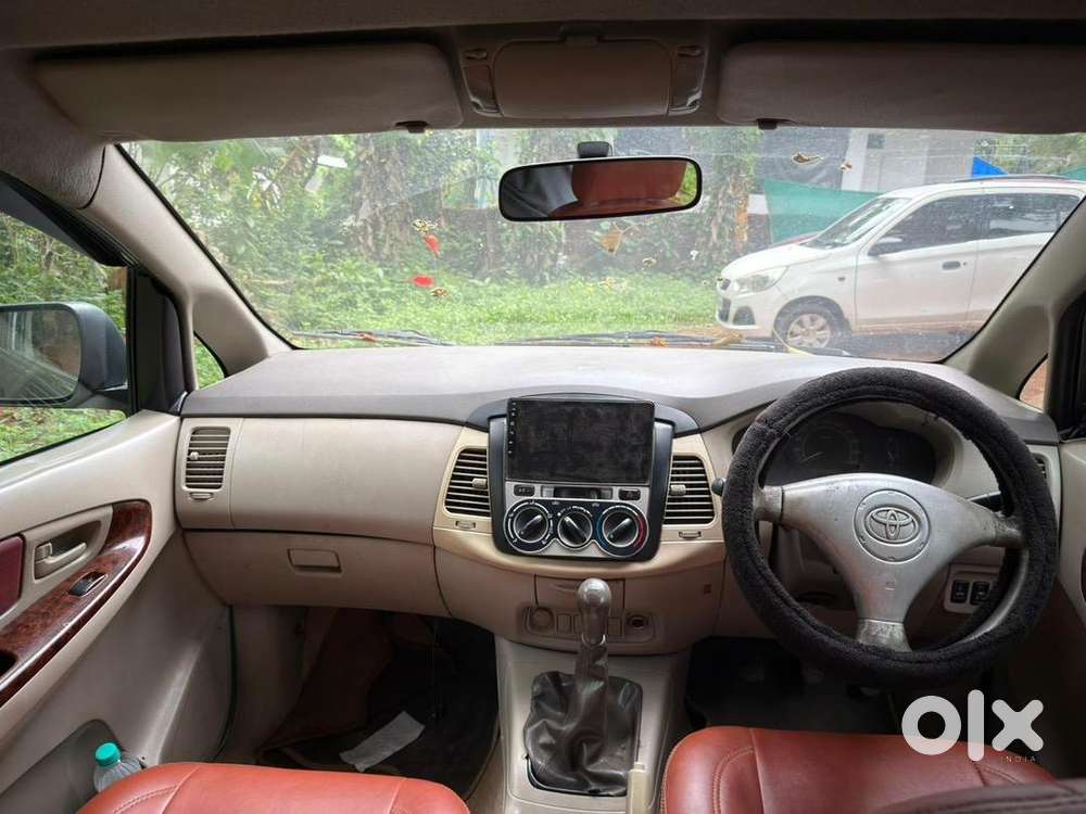 Toyota Innova 8 Seater