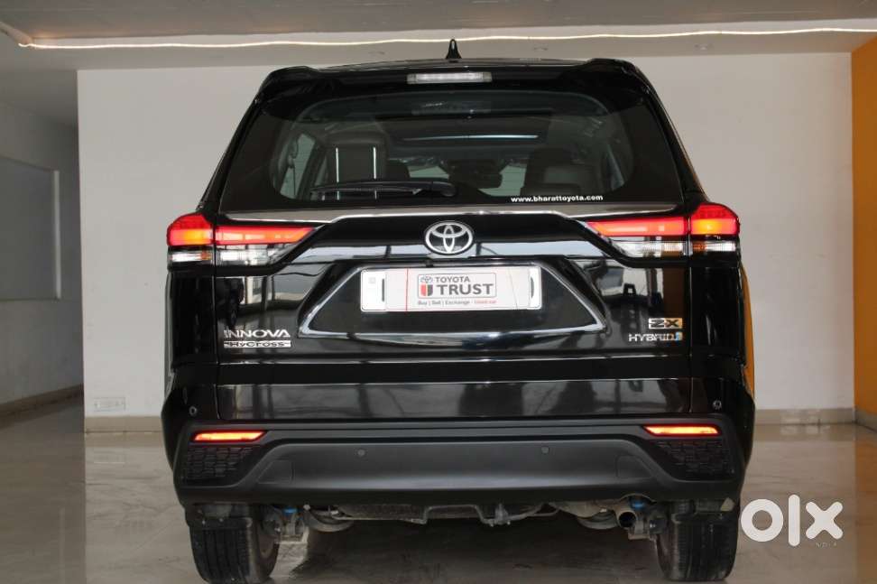 Toyota Innova Hycross 2.0 ZX Hybrid 7 STR, 2023, Petrol
