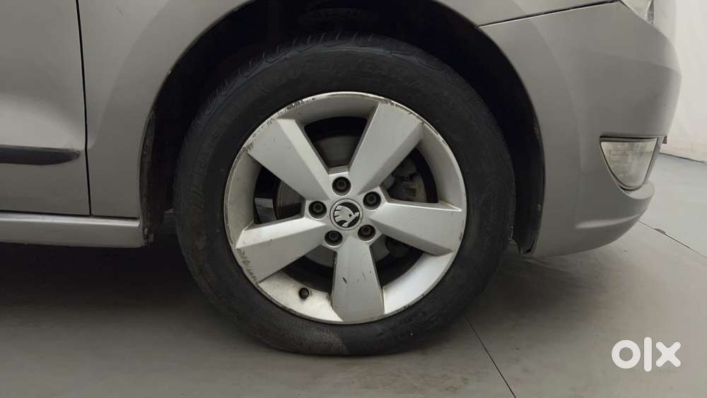 Skoda Rapid 1.6 Mpi Elegance, 2014, Petrol