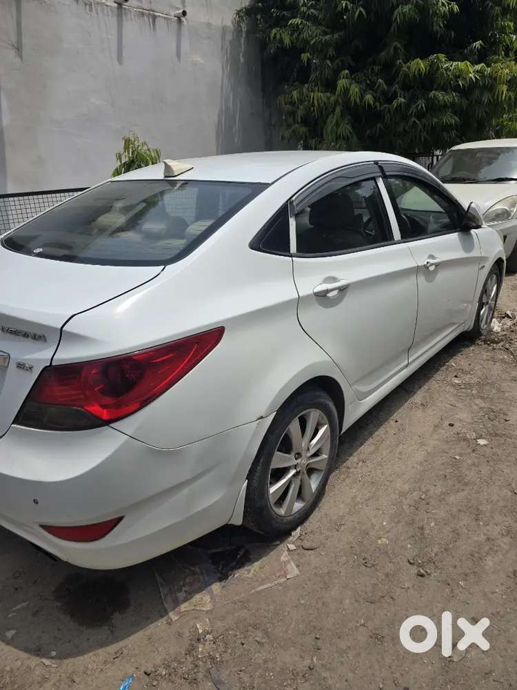 Hyundai Verna Crdi Mt 2012 Model
