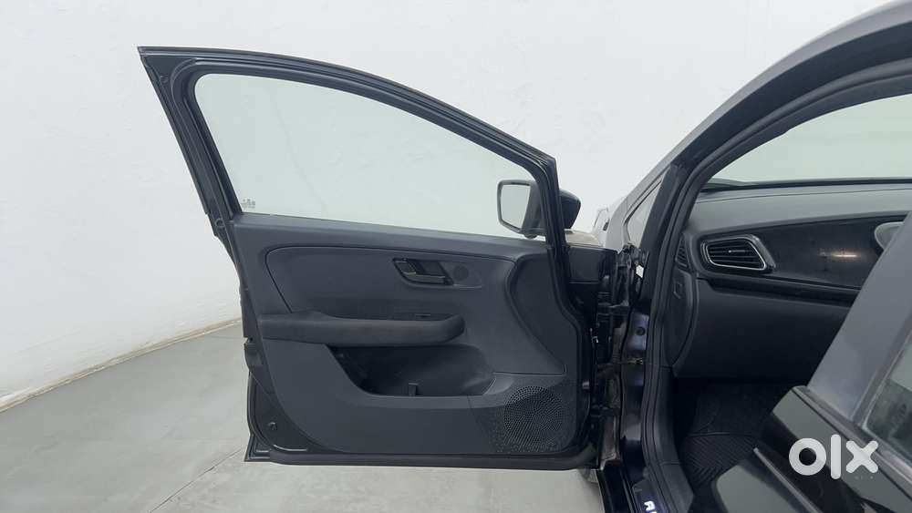 Tata Altroz 1.2 Xz Plus Dark Edition, 2021, Petrol