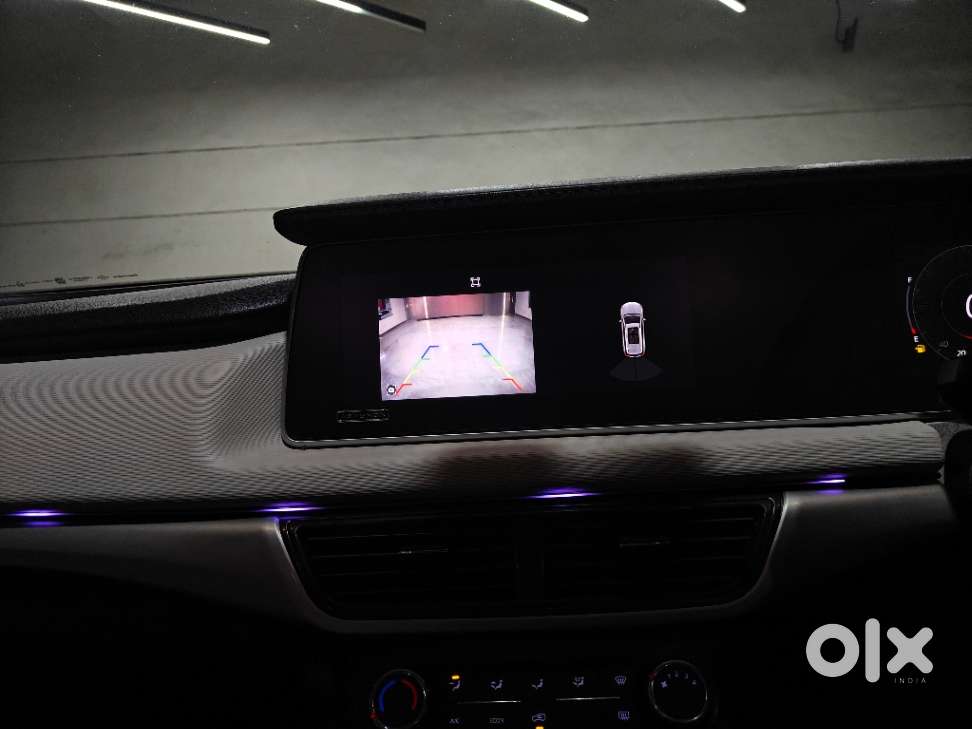 Mahindra Xuv700 2.2 Ax 5 Diesel At Str, 2022, Diesel