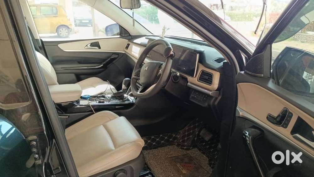 2025 Mahindra Xuv700 Ax7l At  Only 10.8k Kms  Top Model