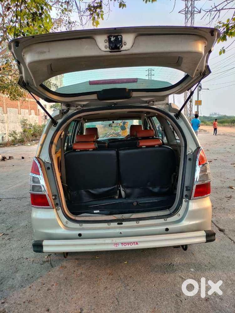 Toyota Innova 2004-2011 2.5 G4 Diesel 8-seater, 2010, Diesel