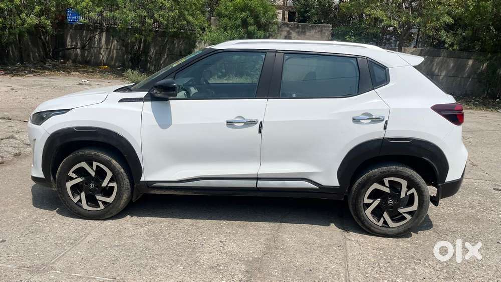 Nissan Magnite 1.0 Xv Premium, 2023, Petrol