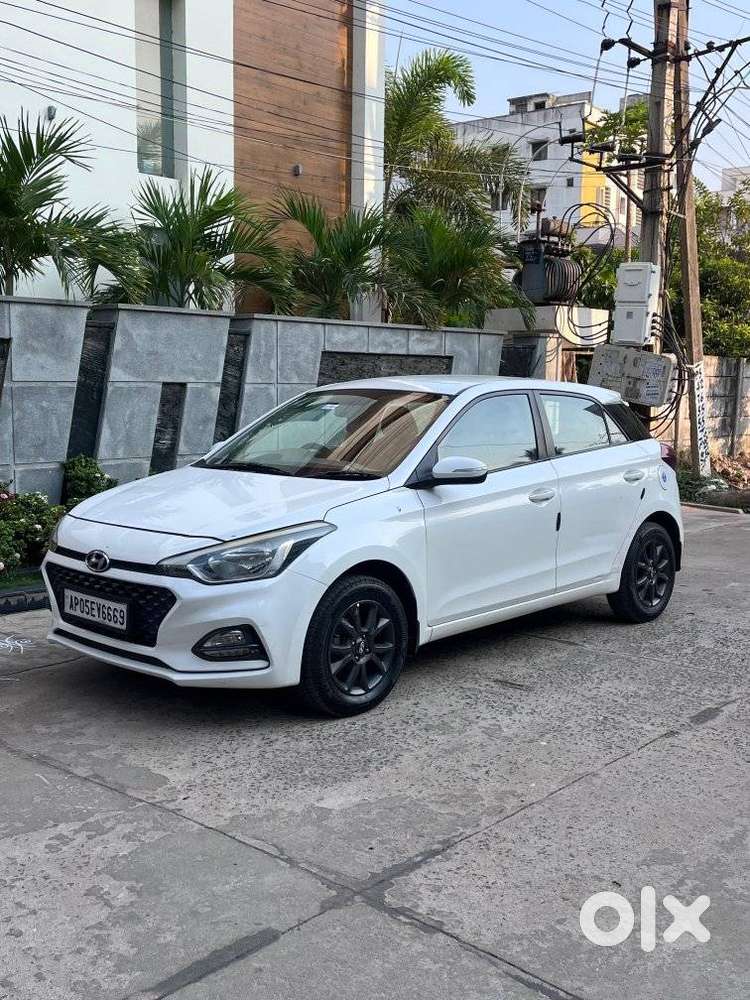 Hyundai I20 Sportz 1.4 At Vtvt, 2018, Petrol