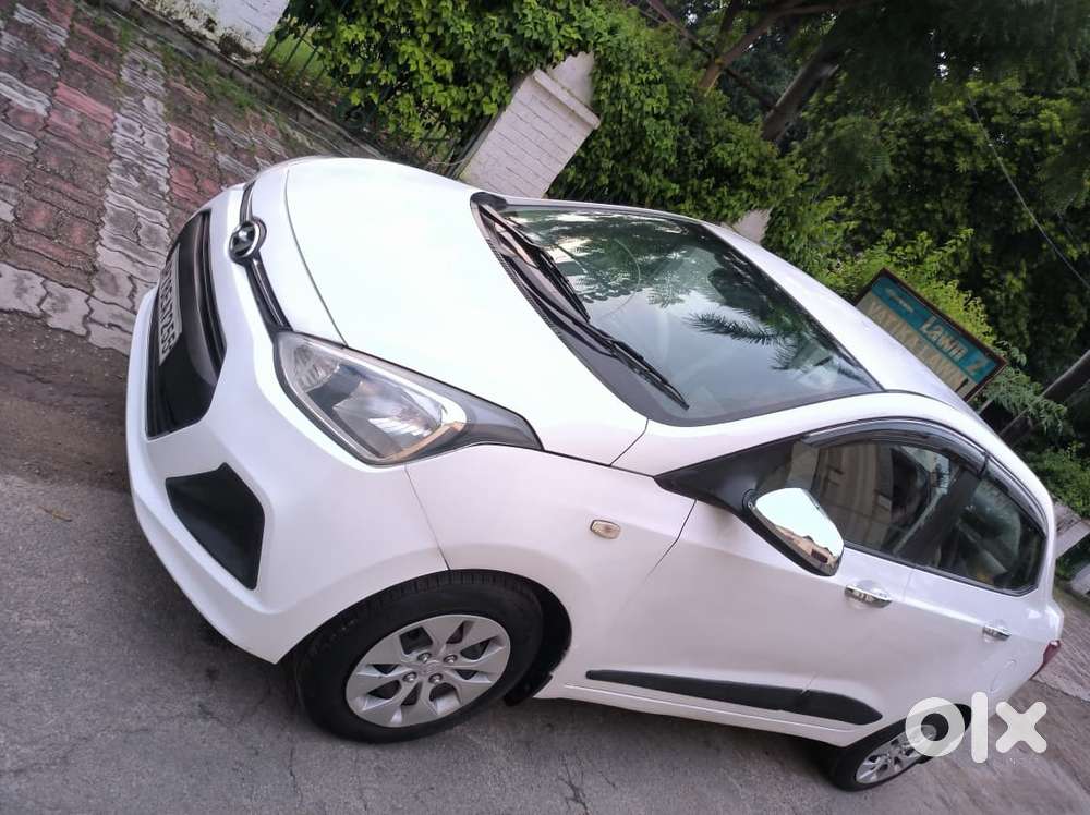 Hyundai Xcent 1.2l Kappa Dual Vtvt 5-speed Manual Base, 2015, Petrol