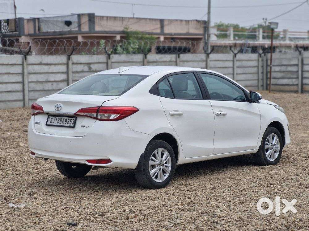 Toyota Yaris V Cvt, 2018, Petrol