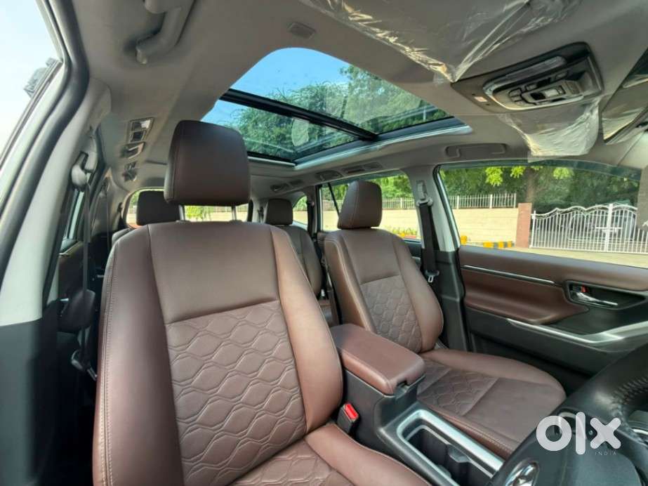 Toyota Innova Hycross 2.0 Zx (o) Hybrid 7 Str, 2025, Petrol