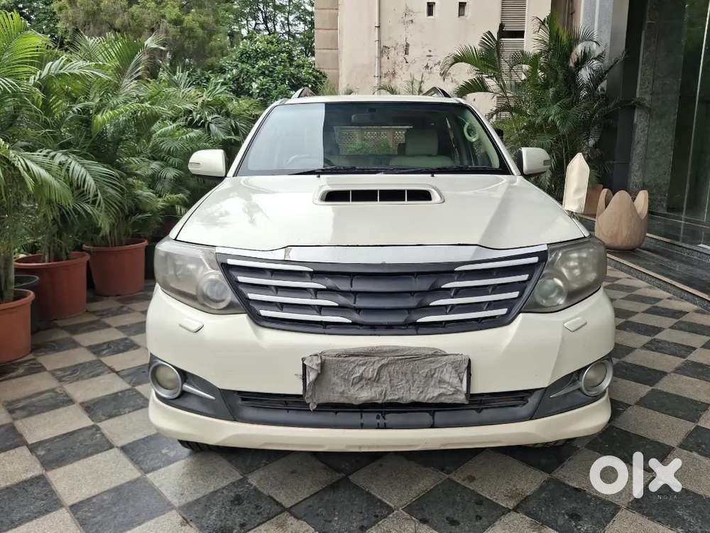 White Fortuner 2015 Gurgaon