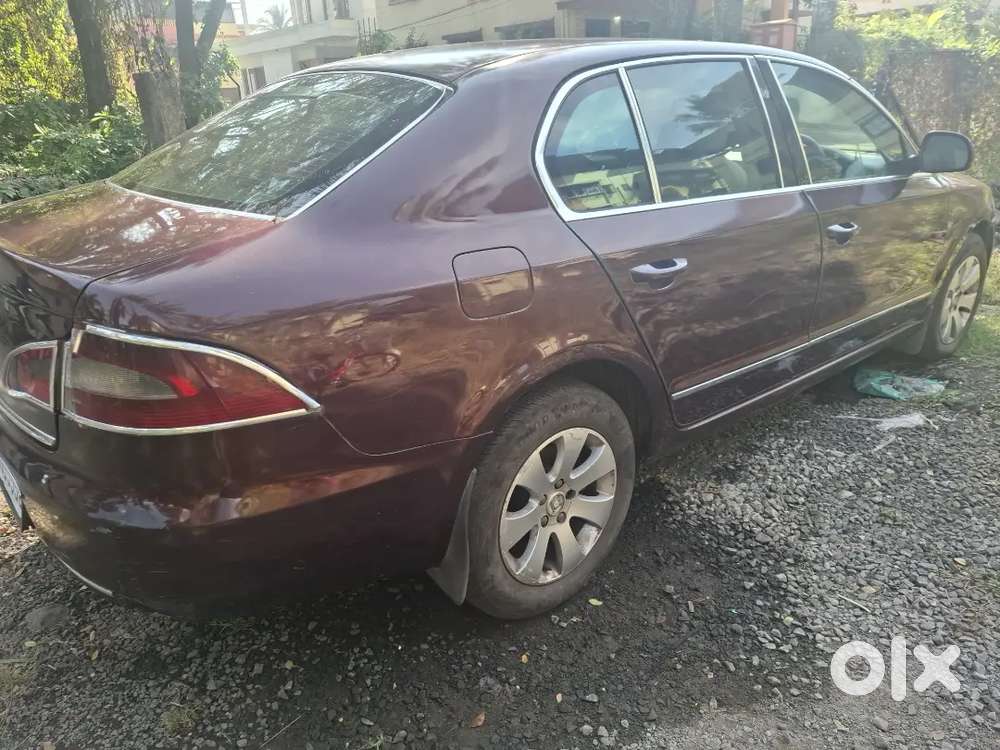 Skoda Superb 2011 Diesel Well Maintained. Sunroof Is Main Attraction