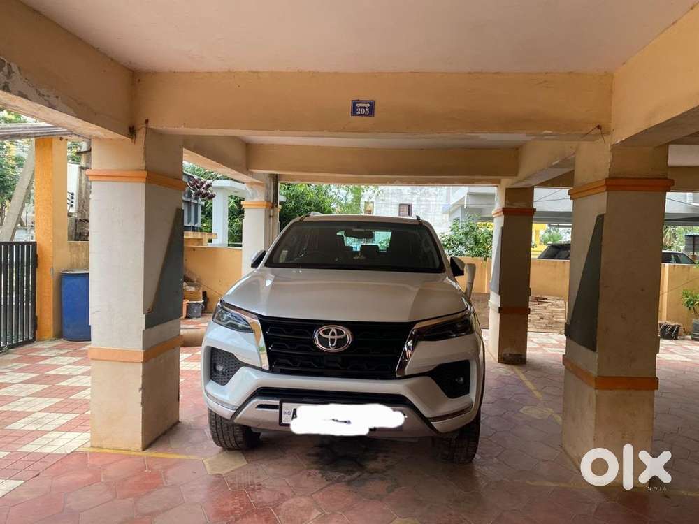 Kia Carens 2024 Petrol Well Maintained