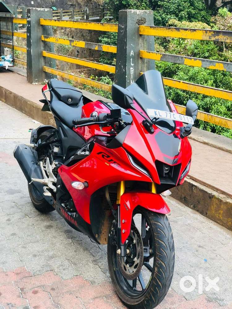 Yamaha R15 2022 km driven
