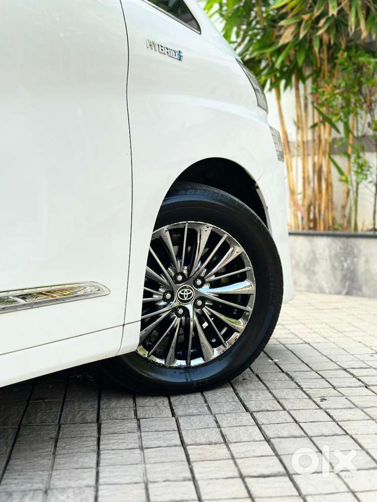 Toyota Vellfire 2.5 Executive Lounge, 2021, Petrol