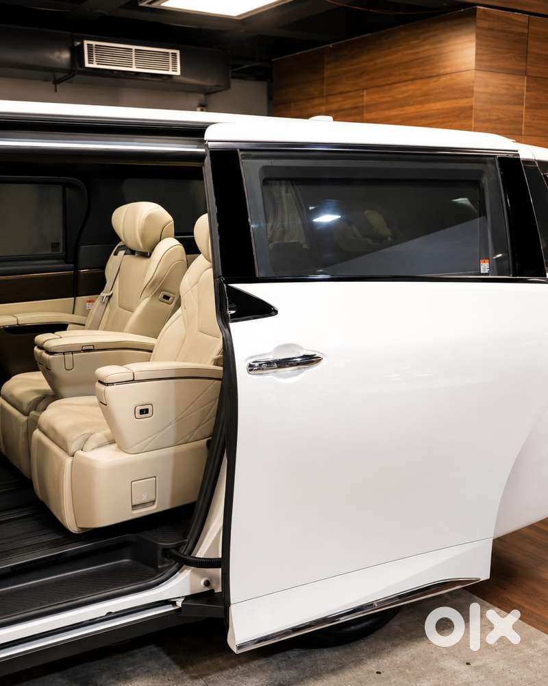 Toyota Vellfire Vip – Executive Lounge, 2024, Petrol
