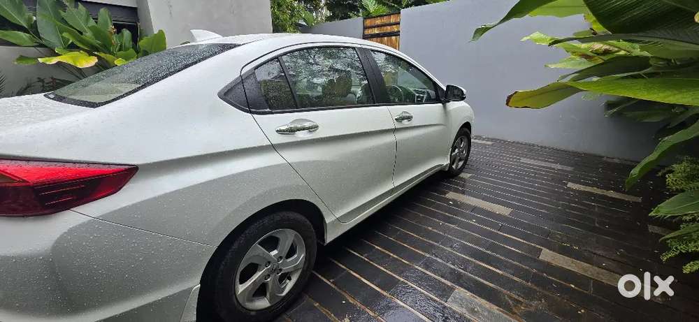 Honda City 2016 Petrol V 98k Km Excellent Condition & Leather Seats