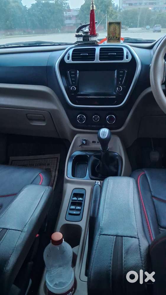 Mahindra Tuv 300 T10, 2018, Diesel