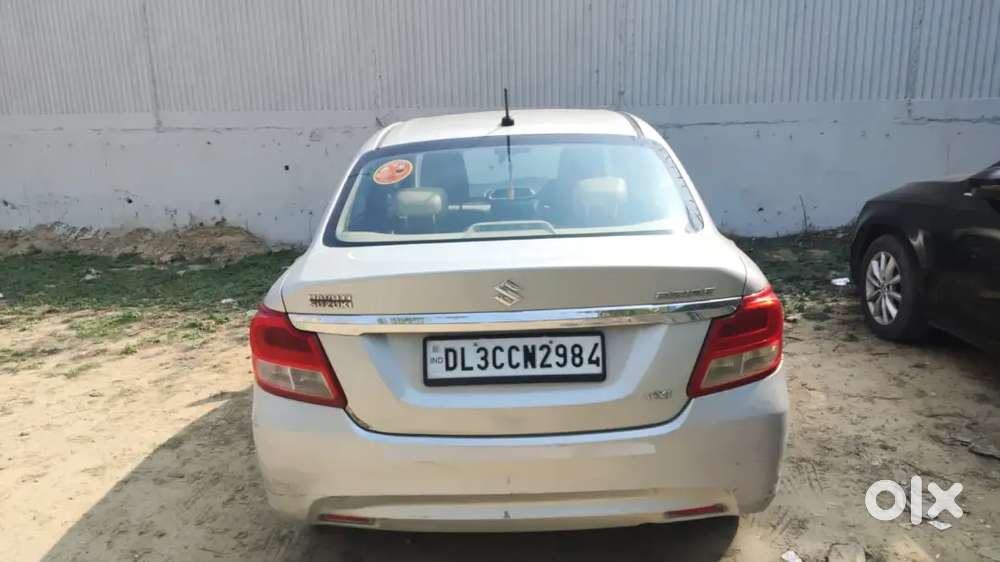 Well Maintained Cng Fitted Swift Dezire.