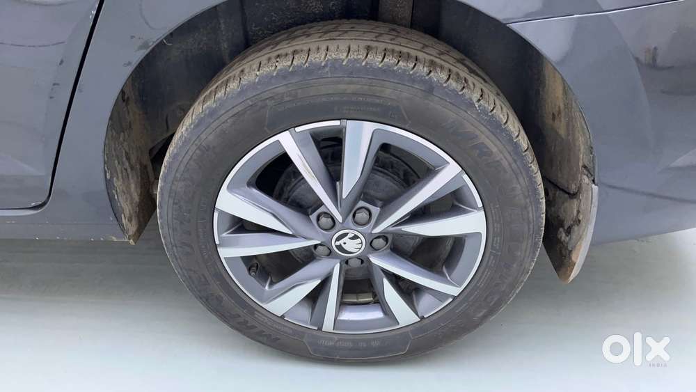 Skoda Slavia Style 1.0l Tsi At, 2023, Petrol