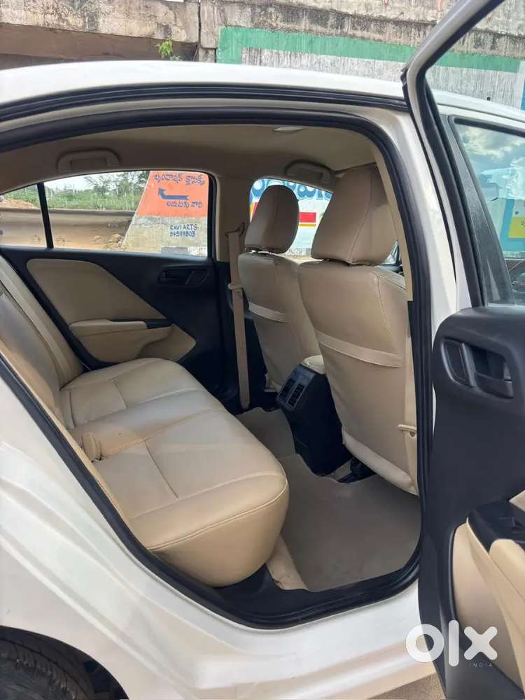 Honda City 2015 1.5 V Mt