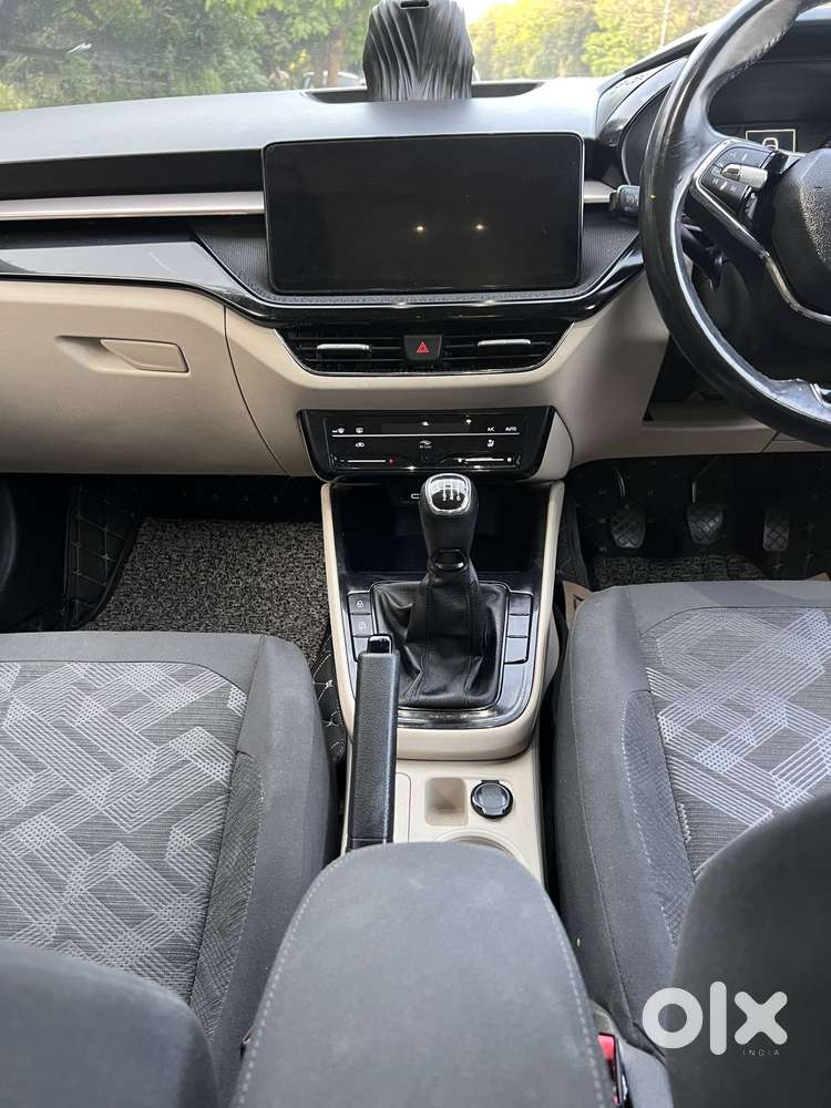 Skoda Slavia Ambition 1.0l Tsi Mt, 2022, Petrol