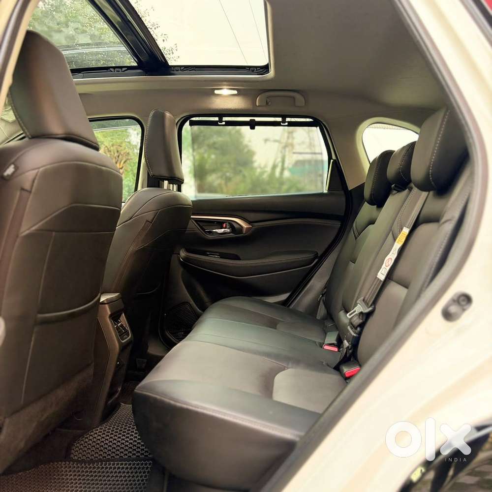 Maruti Suzuki Grand Vitara 1.5 Alpha Plus Dual Tone Intelligent Hybr..