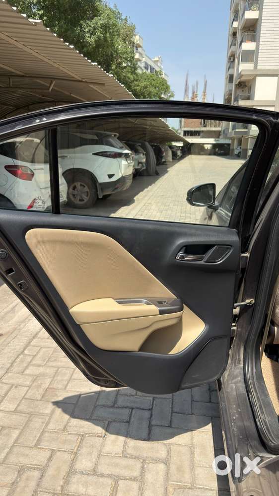 Honda City V 2015 1.5 Diesel Turbo I-dtech Metallic Brown Colour