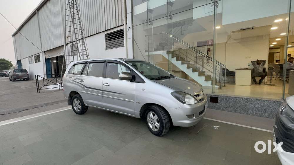 Toyota Innova 2.5 V 7 Str, 2005