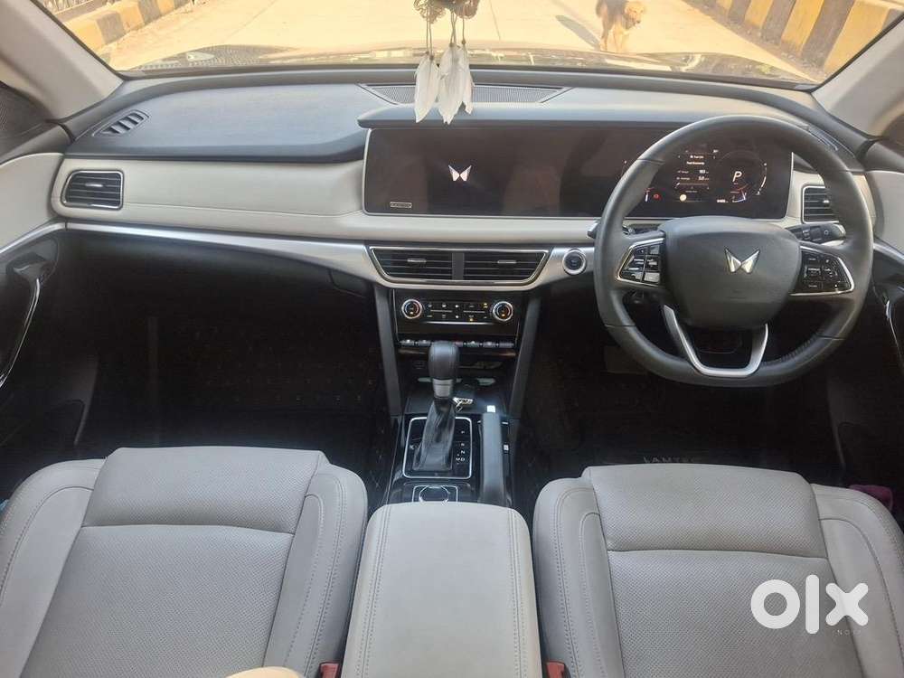 Mahindra Xuv700 2025petrol 7000 Km Driven