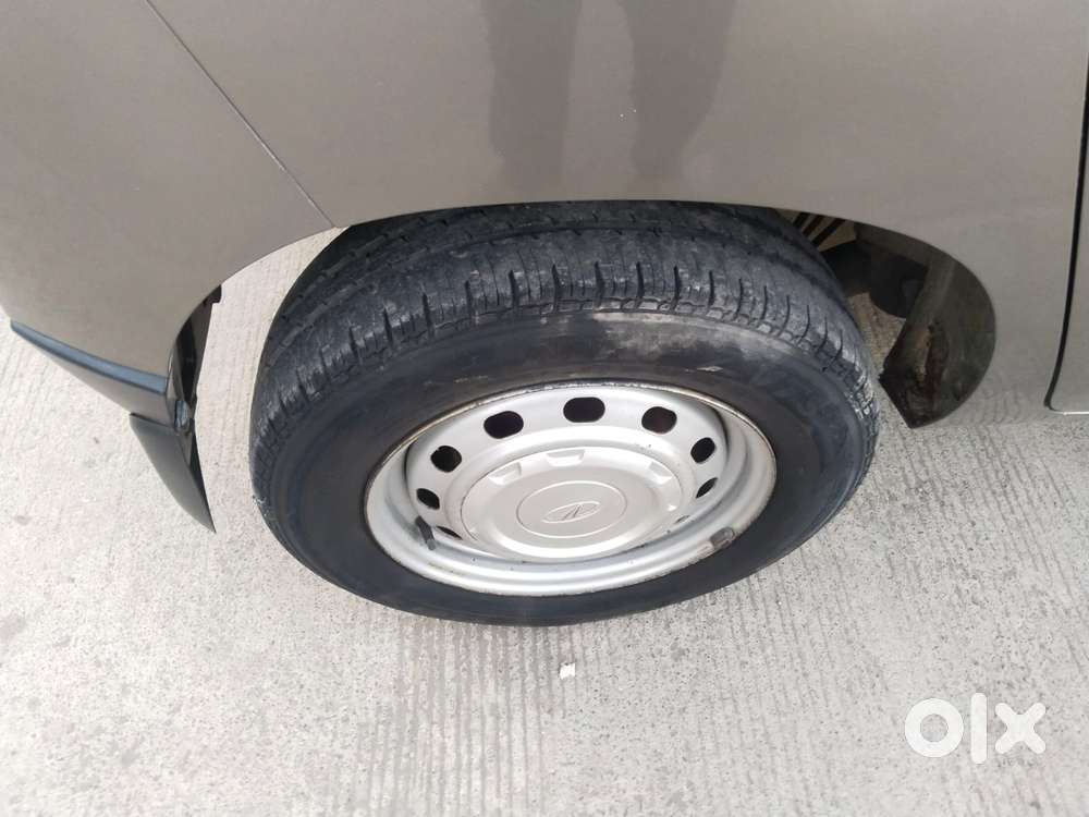 Mahindra Kuv 100 Mahindra-kuv-100-d75-k2, 2016, Petrol