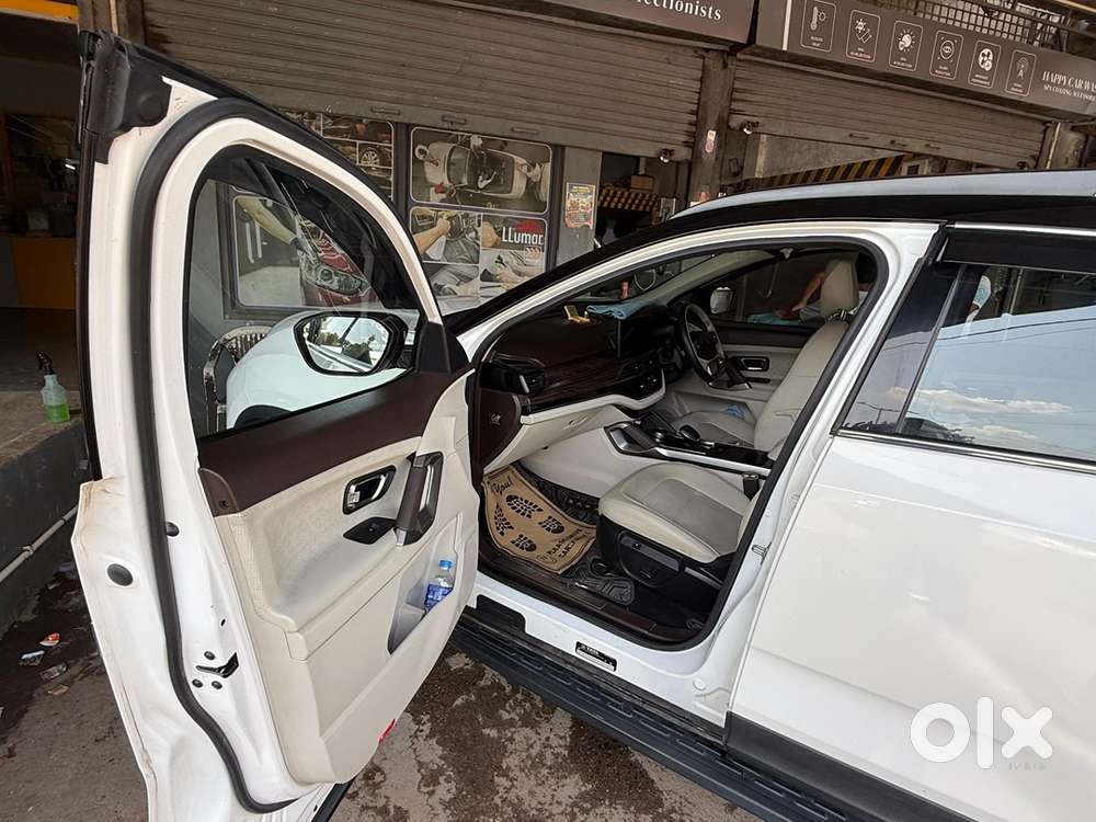 2025 Tata Safari Diesel, Automatic, Plus Dual Tone