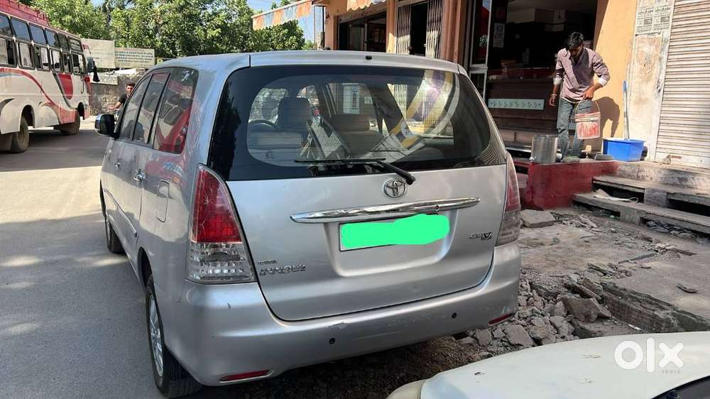 Toyota Innova Diesel Top Model 7 Seater 2011 Model, Single Hand Driven