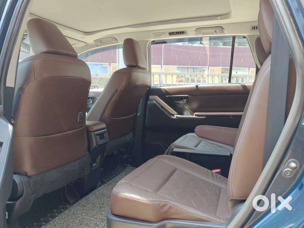 Toyota Innova Hycross 2.0 Zx (o) Hybrid 7 Str, 2024, Petrol