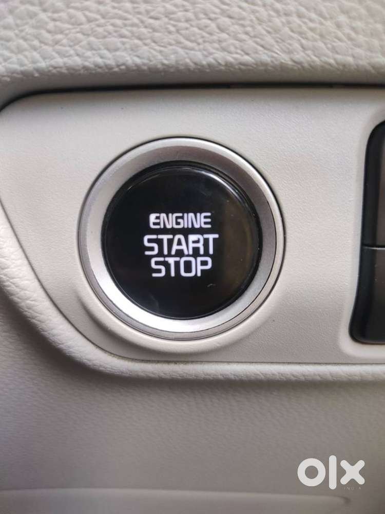 Kia Carens, 2023, Petrol