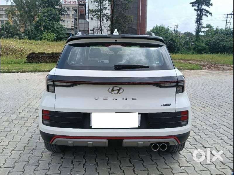 Hyundai Venue Sx(o) Knight Edition Mt Dual Tone, 2023, Petrol
