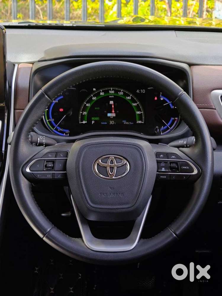 Toyota Innova Hycross 2.0 Zx (o) Hybrid 7 Str, 2025, Petrol