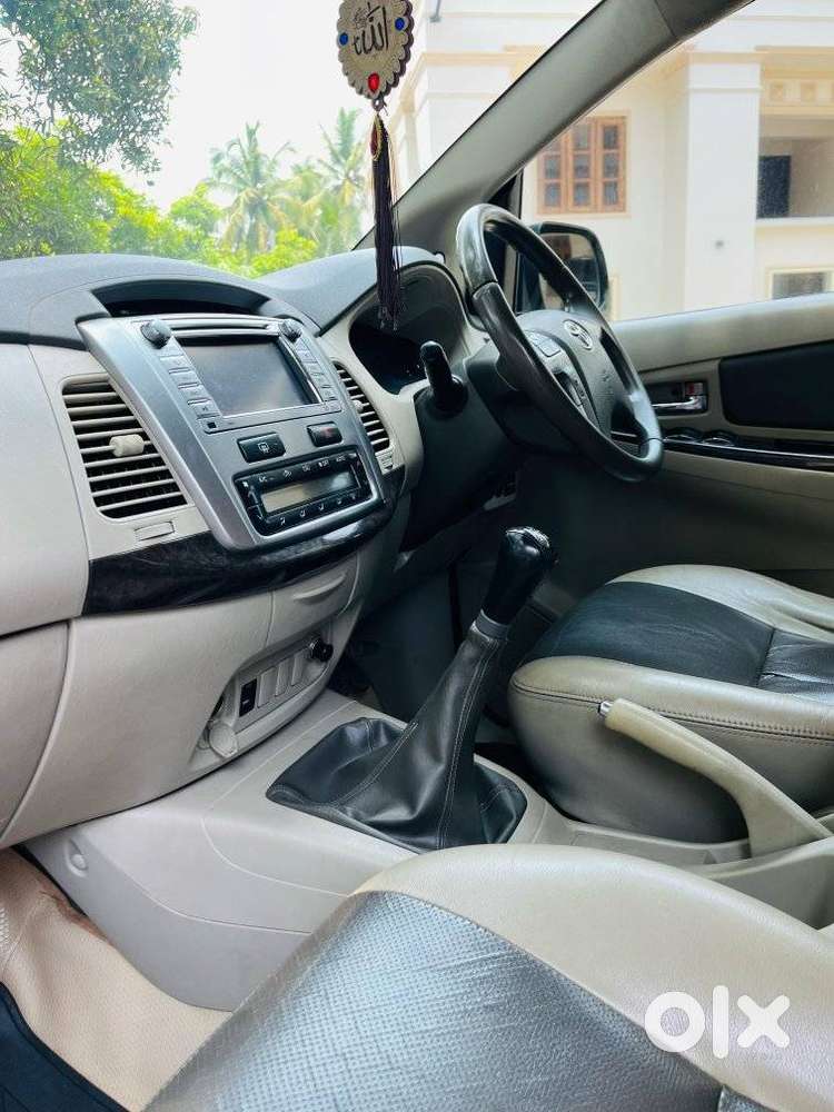 Toyota Innova 2.5 Zx 7 Str Bs-iv, 2014, Diesel