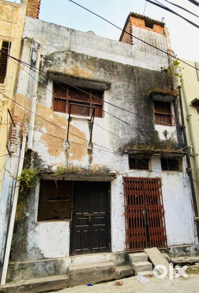 500sqft old construction house 50m in from main latouch road aminabad