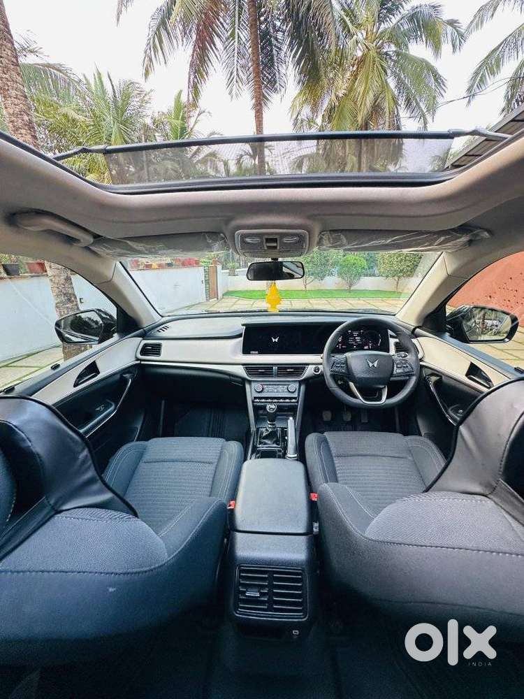 Mahindra Xuv700 2.0 Ax 5 Petrol At Str, 2024, Diesel