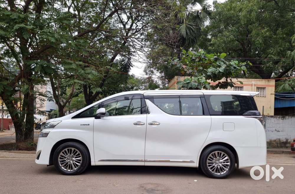 Toyota Vellfire 2.5 Executive Lounge, 2022, Petrol