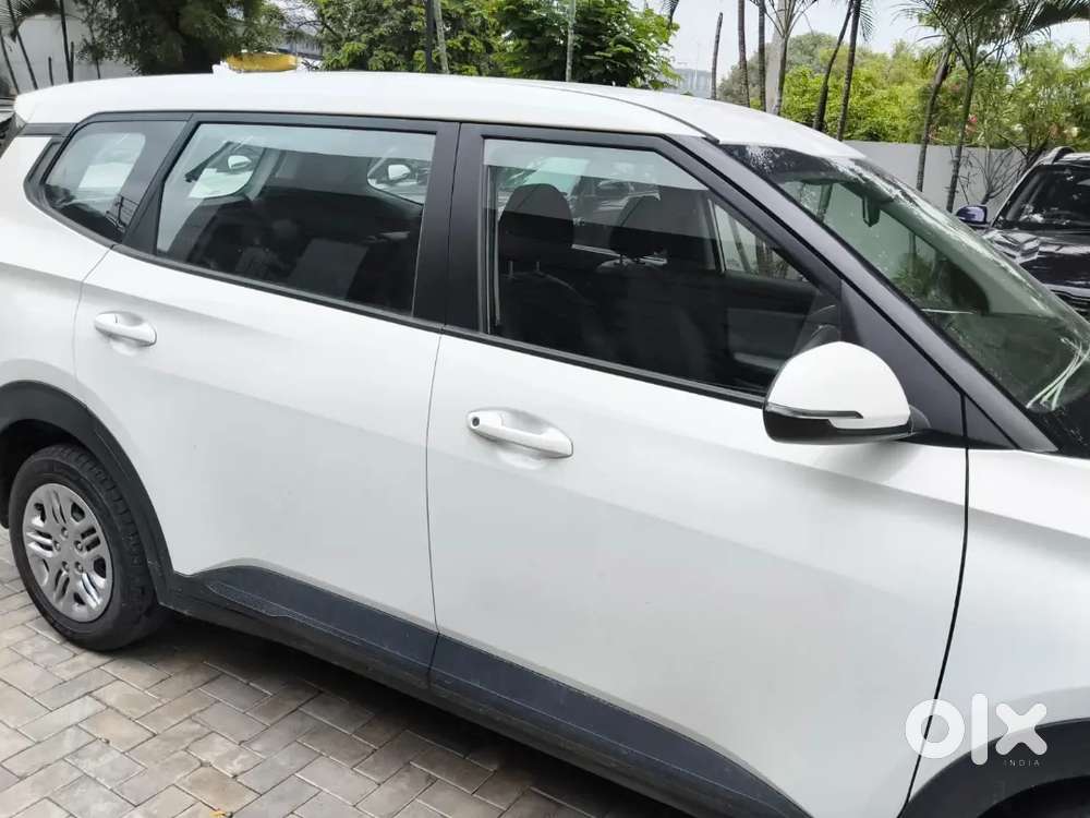 Kia Carens Premium Petrol 2024