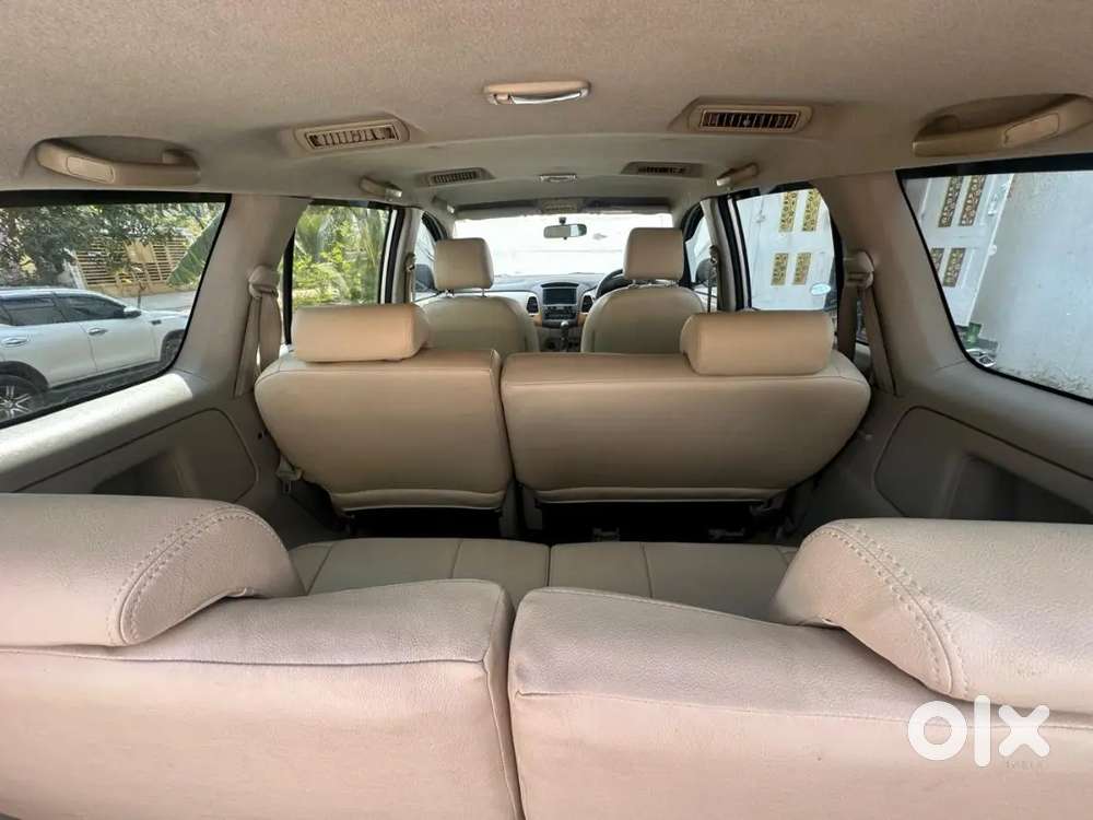 Toyota Innova Diesel 2.5 V 7 Str 2010