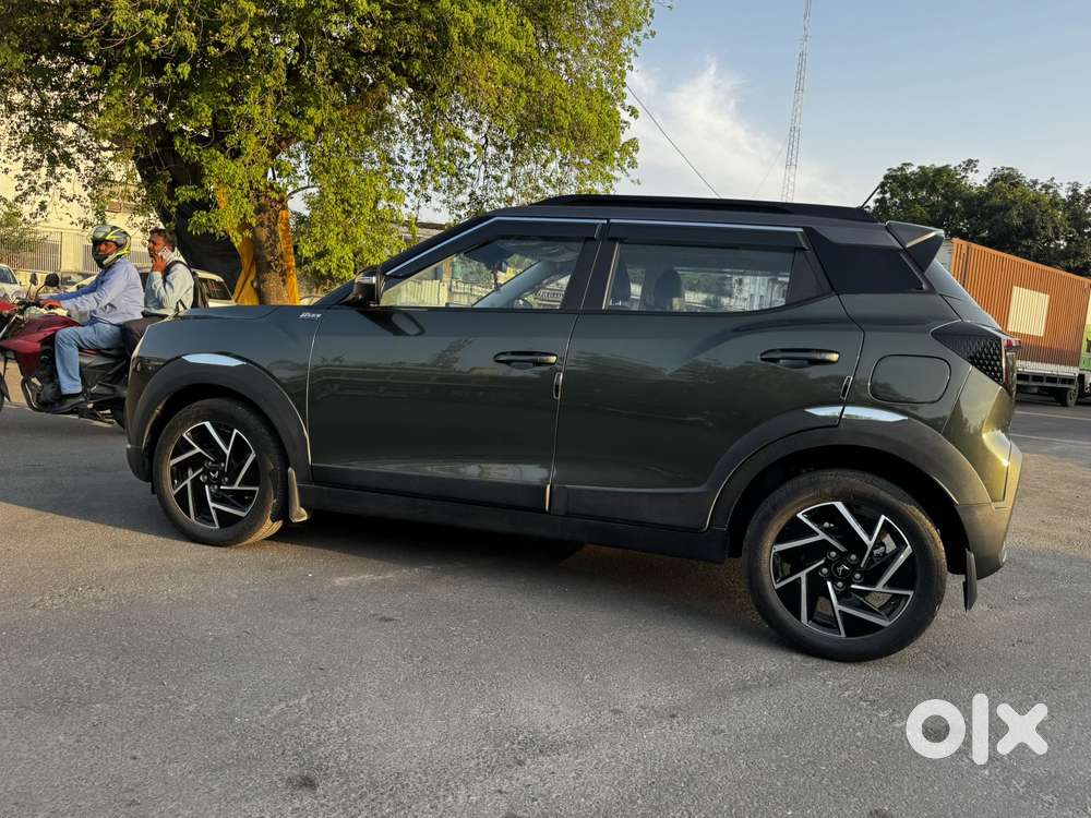 Mahindra Xuv 3xo Ax7l 1.2 Petrol At (pg), 2025, Petrol