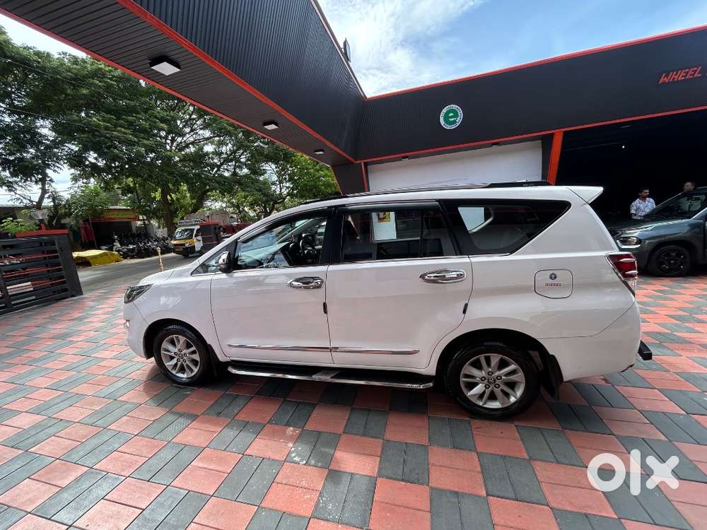 Toyota Innova Crysta 2018 Diesel 180000 Km Driven