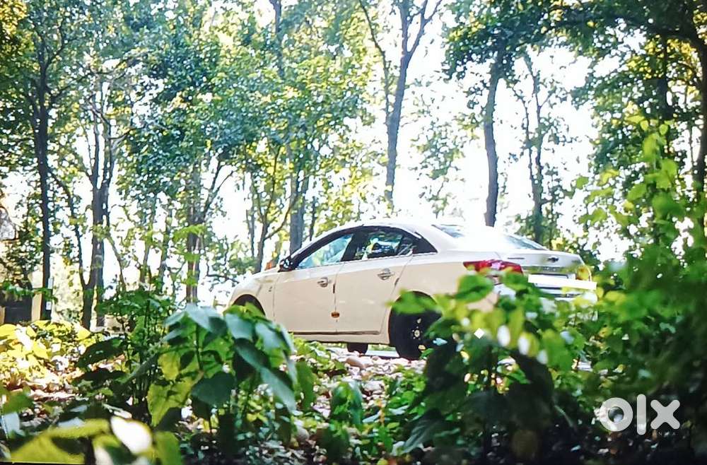 Chevrolet Cruiz Ltz 2013 
Sunroof 
Rc Insurance Ok
Good Conditions