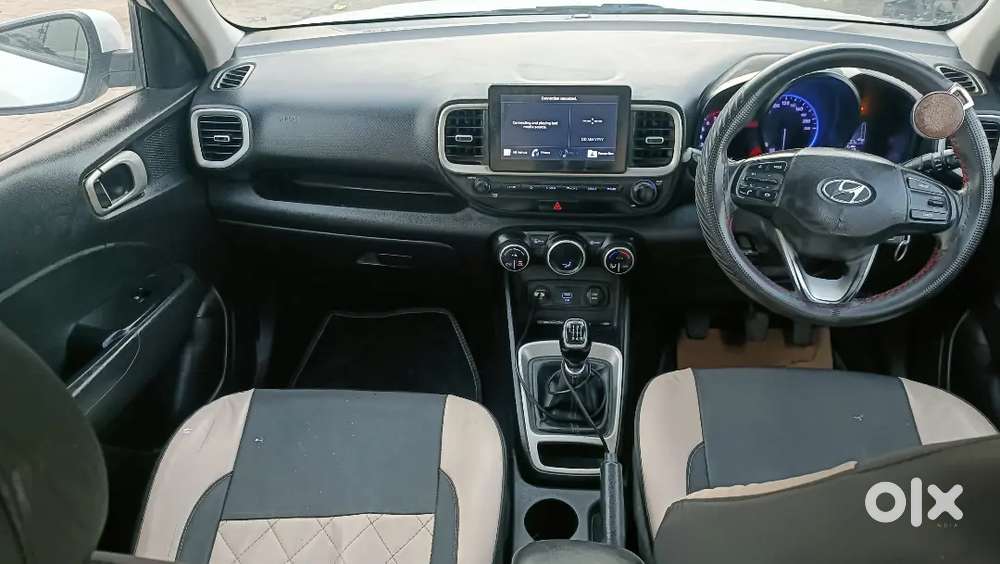 Hyundai Venue 2020 Petrol Well Maintained 3rd Owner Sx Sunroof