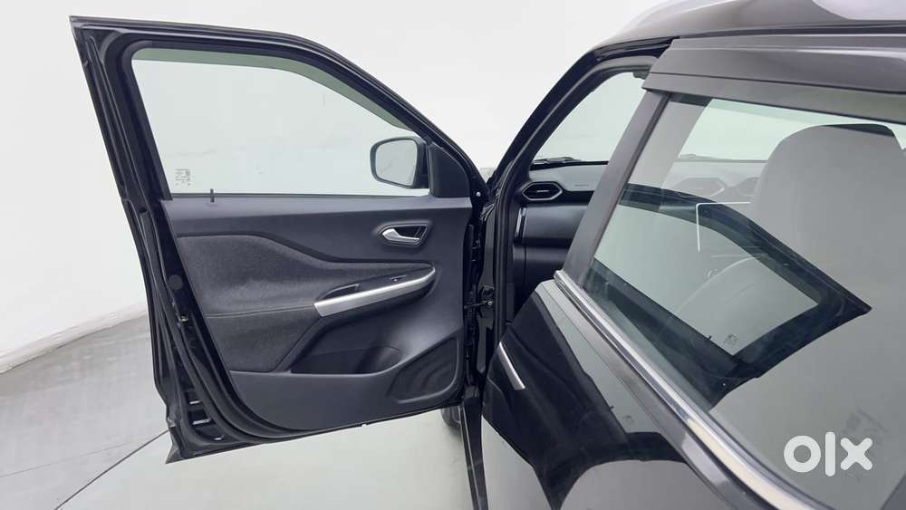 Nissan Magnite 1.0 Xv Premium, 2023, Petrol