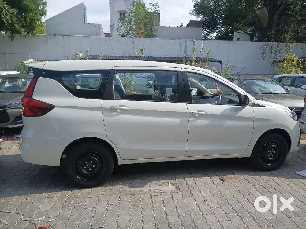 Maruti Suzuki Ertiga 1.5 Vxi 2026