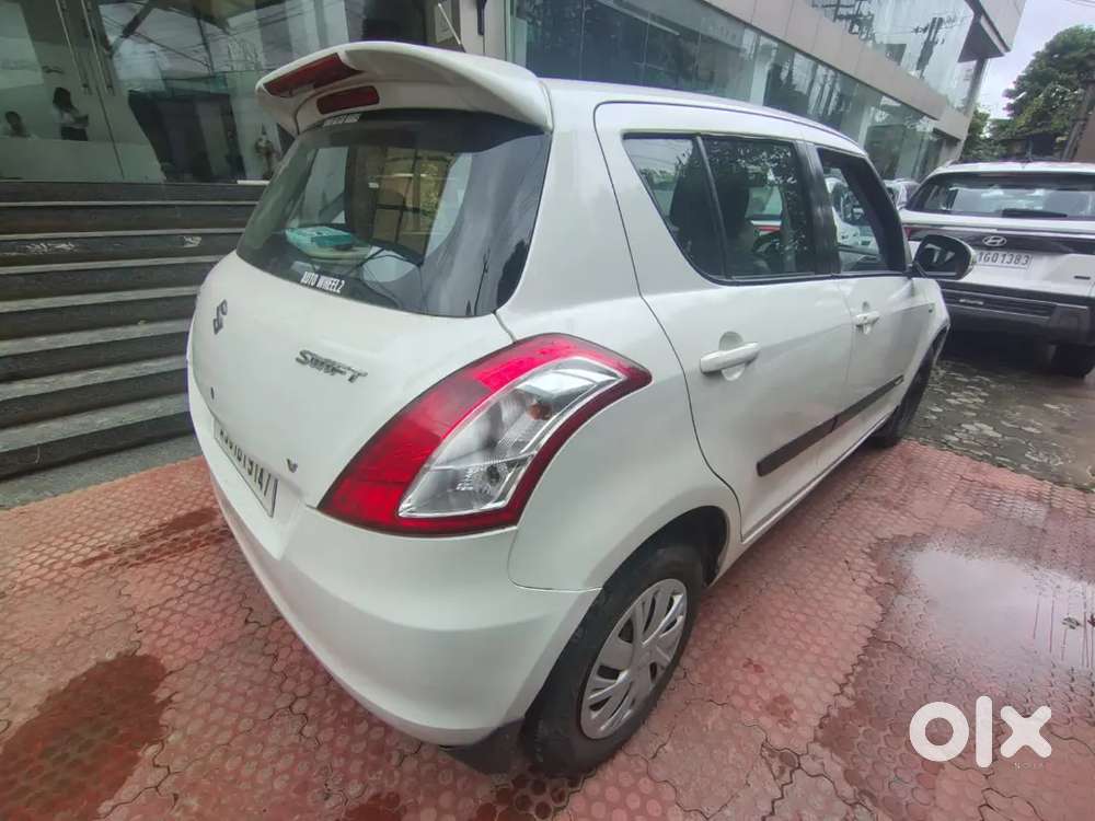 Maruti Suzuki Swift 1.2 Vxi 2015